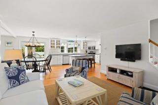 Walk to Skaket Beach Charming Cottage with Deck - Orleans - 3