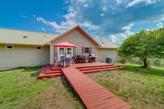 Spacious Yellville Retreat with Deck and Balcony - Yellville - 9