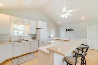 Spacious Yellville Retreat with Deck and Balcony - Yellville - 2