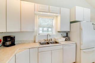 Spacious Yellville Retreat with Deck and Balcony - Yellville - 1