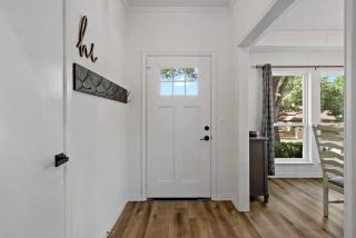 Remodeled 4 Bedroom Home Close to Downtown Frisco. - Frisco - 2