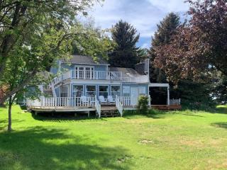 Cottage on the Lake - - 5
