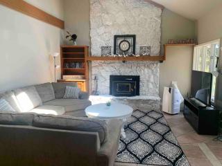 Cottage on the Lake - - 2