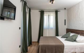 Amazing Home In Bartici With Wifi - Barbići - 1