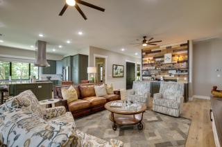 Lakefront Onalaska Home with Screened-In Porch! - 6