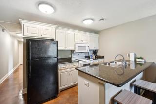 Lovely Lake Charles Duplex in Central Location! - Lake Charles - 4