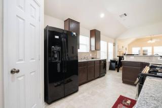Select Exclusive Room in Fresno Texas - Fresno - 6