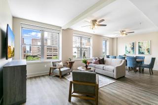 Spacious 4BR Condo Near French Quarter - New Orleans - 0