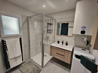 Appartement moderne en rez de jardin - La Cascade - - 7