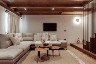 Villa Frontale - Restored Villa with Pool Perfect for 4 Nestled Next to a Traditional Olive Mill and Local Farms Offering Authentic Hospitality and Organic Delights - Kallithea - 9