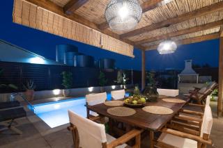 Villa Frontale - Restored Villa with Pool Perfect for 4 Nestled Next to a Traditional Olive Mill and Local Farms Offering Authentic Hospitality and Organic Delights - Kallithea - 3