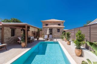 Villa Frontale - Restored Villa with Pool Perfect for 4 Nestled Next to a Traditional Olive Mill and Local Farms Offering Authentic Hospitality and Organic Delights - Kallithea - 2