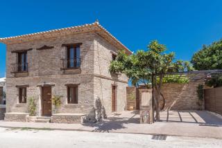 Villa Frontale - Restored Villa with Pool Perfect for 4 Nestled Next to a Traditional Olive Mill and Local Farms Offering Authentic Hospitality and Organic Delights - Kallithea - 1