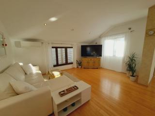 Apartments Ana Žaborić, 50 m od šljunčane plaže - Žaborić - 5