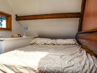 Ceiliog Bach - 4