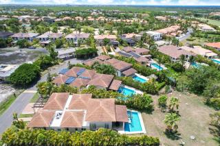 Stunning 3-Bedroom Villa with Pool, Jacuzzi and Maid near Bavaro Beach - Punta Cana - 3