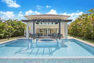 Stunning 3-Bedroom Villa with Pool, Jacuzzi and Maid near Bavaro Beach - Punta Cana - 4