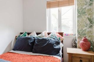 Private double room & private bathroom in our home - 6