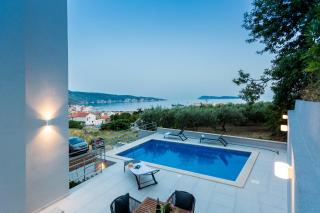 Seaside Elegance Suites - 7