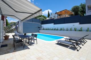 NELA & SARA - 2 apartments with heated swimming pool - Seget Vranjica - 6