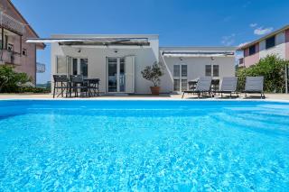 NELA & SARA - 2 apartments with heated swimming pool - Seget Vranjica - 9