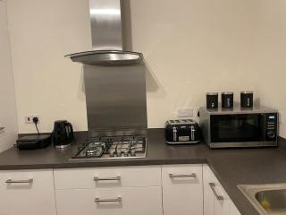 MODERN 4 BEDROOM HOUSE WITH GARDEN & PARKING - Swanscombe - 5
