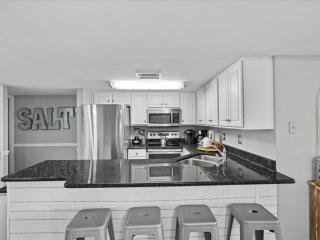 Holiday Surf and Racquet Unit 607 - 9