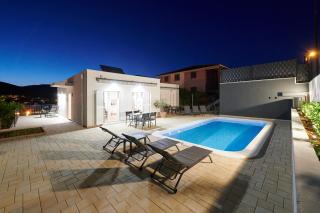 NELA & SARA - 2 apartments with heated swimming pool - Seget Vranjica - 2