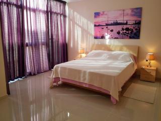 Charming apartment-wifi-sleeps 5 - 0