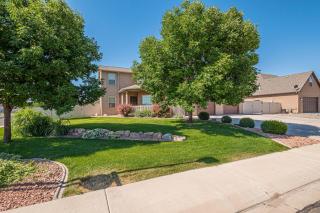 Juniper I Large Cozy Home, Jetted Tub, Covered Deck, Snuggle Couches Smart Tv - 5