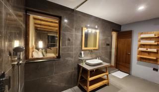 THE UNALOME RESORT - Deskit - 5