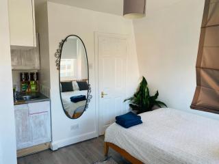 HAGGERSTON - 4