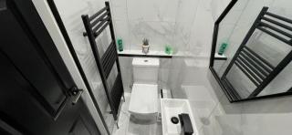 4 bed 4 bath House with Free Parking, 5 Mins to LFC and 15 Mins to City Centre - Liverpool - 1