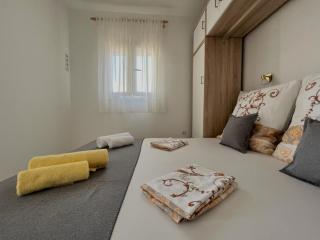 Apartments Sea View - Rtina - 7