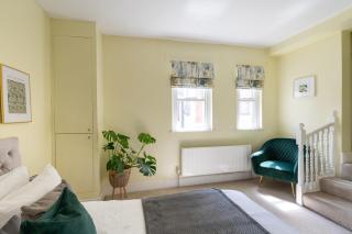 Large Two- Bedroom Apt in Prime Cardiff location with Privat Parking - 3