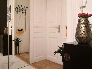 Simona's old town home / Free Parking - Ljubljana - 5
