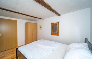 Beautiful Home In Mali Vrh Kamanjski - - 7