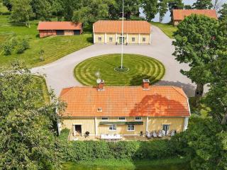 Five-Bedroom Holiday home in Hova 2 - Hova - 0