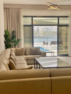 The Pearl Villa - Swimming Pool with Sea and Mountain view - Al Dana Island Fujaira - Fujaira - 8