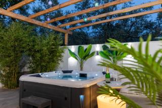 Jacuzzi deluxe villa - Skala Sotiros - 8