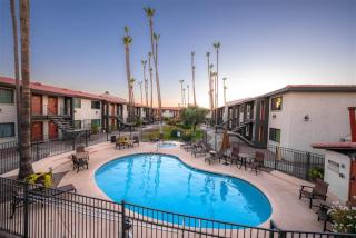Fully Furnished 1BR Suite-Prime Location 110 - Scottsdale - 1