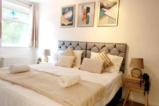 Foremark Home sleeps 6 by BSE Homes - Chigwell - 9