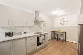 Foremark Home sleeps 6 by BSE Homes - Chigwell - 7
