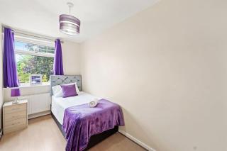 Foremark Home sleeps 6 by BSE Homes - Chigwell - 4