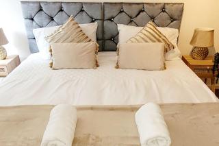 Foremark Home sleeps 6 by BSE Homes - Chigwell - 3