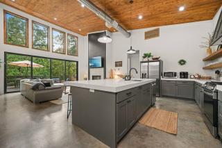 HGTV Cabin/Secluded 2 Acres/Mini Putt & Ping Pong! - Stephens Gap - 2