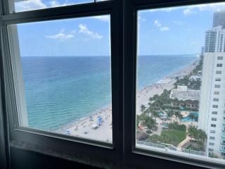 Penthouse Beach Front 1st line, 2 BR, 2 BA, New Decoration & Furnitures, unobstructed view of the beautiful Atlantic, free parking - Hollywood - 9