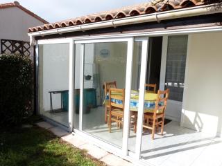 Charmante maisonnette avec jardinet à 650m de la plage, au cœur d'une copropriété calme - FR-1-194-269 - La Tranche-sur-Mer - 2