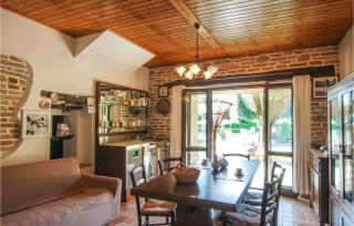 Amazing Apartment In Monte Rinaldo - Monte Rinaldo - 2