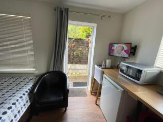 Studio-2 Staines,Heathrow, London-own entrance - Staines - 3